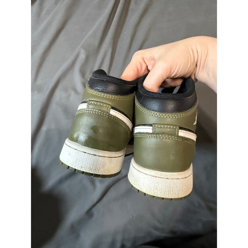 Nike Kids' Air Jordan Dunks Black and Olive Green Sneakers Leather
Swoosh 4.5Y - Picture 3 of 7